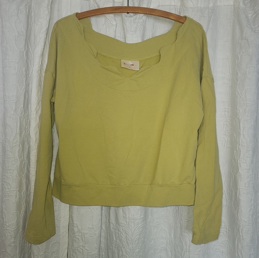 Lovefool scallop neckline top in sm